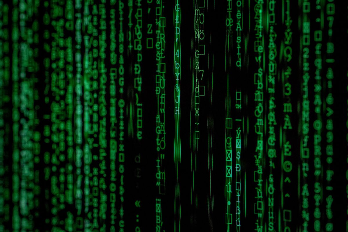 Oratie: Cybersecurity: pompen of verzuipen