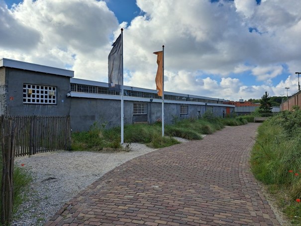 Bezoek aan de Koninklijke bibliotheek en de Scheveningse gevangenis het Oranjehotel te de Haag  op dinsdag 15 april a.s.